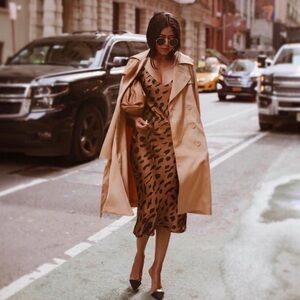 L'AGENCE Trench Coat Small Womens Beige Tan Satin Belted Mid Length.